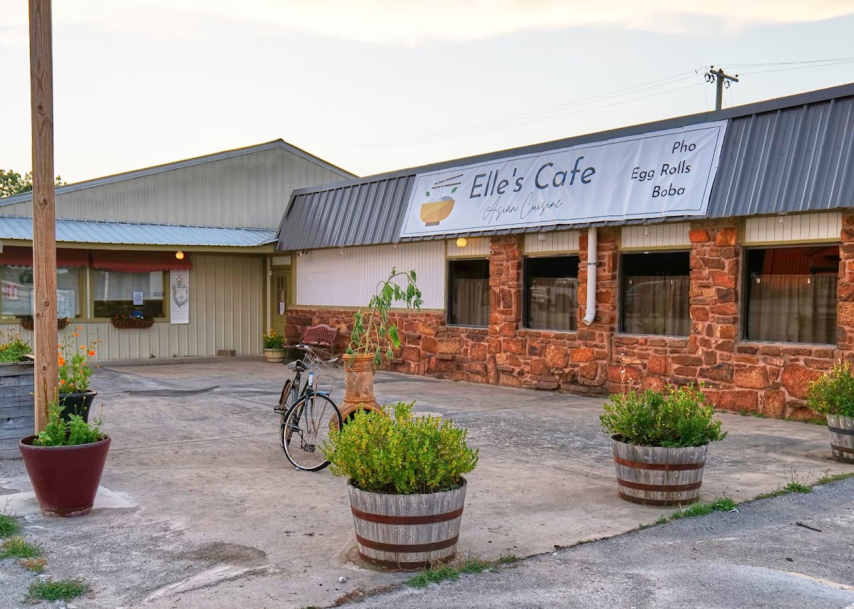 Elle’s Cafe Asian Cuisine